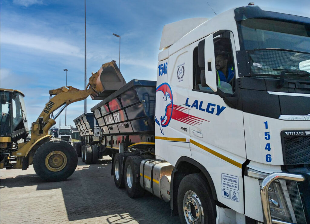 Fertilizer-loading-from-Maputo-port-to-South-Africa